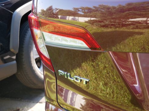 Used 2021 Honda Pilot Touring image 5