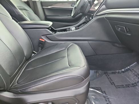 Used 2023 Jeep Grand Cherokee Limited image 22