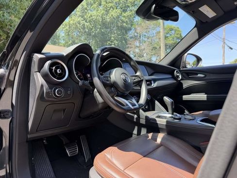 Used 2023 Alfa Romeo Stelvio Ti AWD/4WD image 18