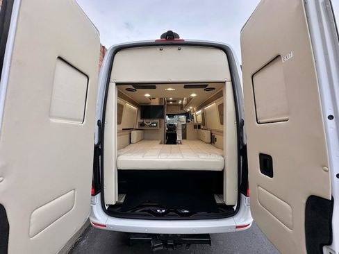 Used 2020 Mercedes-Benz Sprinter 3500 w/ Windows All Around Package image 46