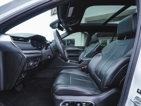 Used 2024 Jeep Grand Cherokee Overland w/ Advanced Protech Group III image 31