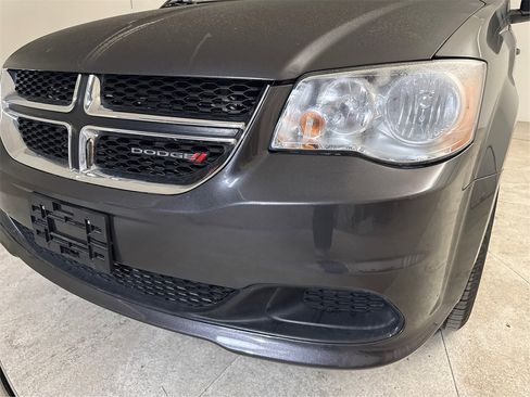 Used 2019 Dodge Grand Caravan SE w/ UConnect Hands-Free Group image 12