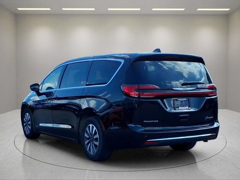 Used 2024 Chrysler Pacifica Limited FWD image 21