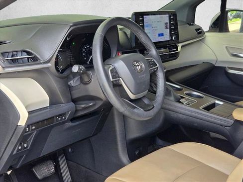 Used 2022 Toyota Sienna XLE FWD image 9