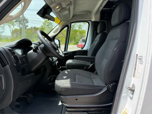 Used 2025 RAM ProMaster 2500 w/ U-Haul Equipment Group FWD image 16