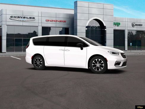 New 2026 Chrysler Pacifica Limited image 10