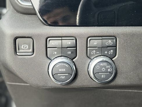 Used 2024 GMC Sierra 2500 SLT w/ SLT Convenience Package image 20