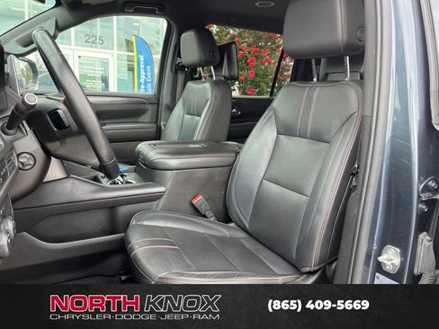 Used 2021 Chevrolet Suburban RST w/ Luxury Package AWD/4WD image 4
