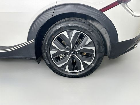 Used 2024 Kia EV6 Light RWD image 11