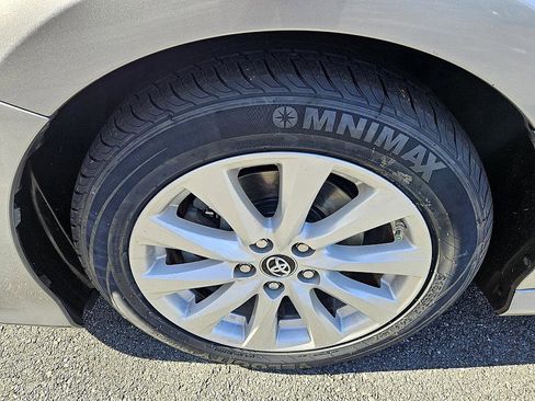 Used 2018 Toyota Camry LE image 18