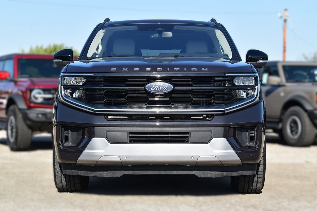 Used 2025 Ford Expedition Max Platinum AWD/4WD image 2