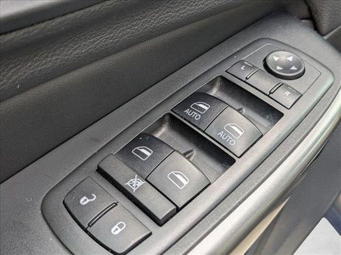 Used 2019 Jeep Cherokee Limited image 10