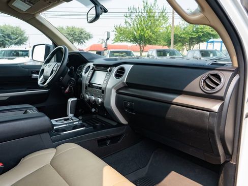Used 2014 Toyota Tundra SR5 w/ SR5 Upgrade Package AWD/4WD image 32