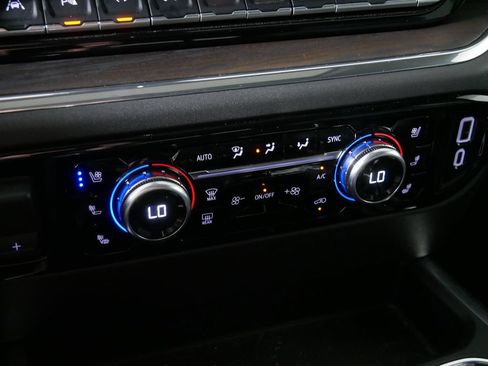 Used 2025 GMC Sierra 1500 SLT w/ SLT Premium Plus Package AWD/4WD image 31