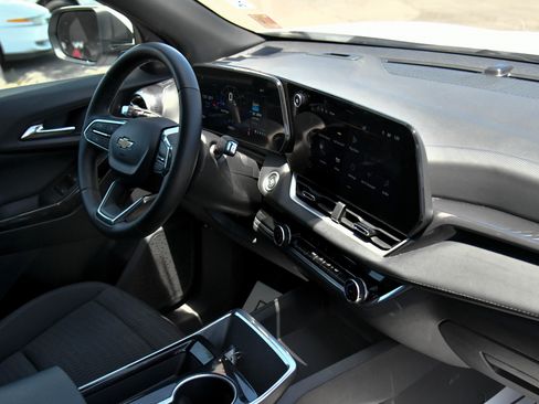 Used 2025 Chevrolet Equinox LT FWD image 45