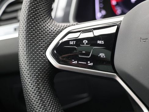 Used 2024 Volkswagen Tiguan SEL R-Line image 22