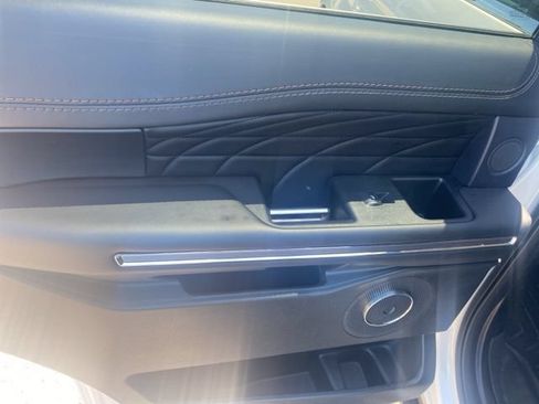 Used 2021 Ford Expedition Platinum AWD/4WD image 12