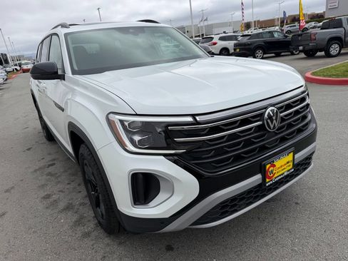 New 2026 Volkswagen Atlas Peak Edition AWD/4WD image 8