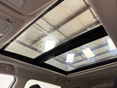 Used 2016 Nissan Rogue SV w/ SV Premium Package image 27