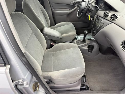 Used 2002 Ford Focus SE FWD image 13