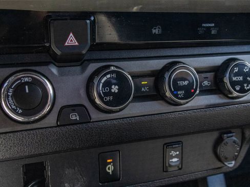 Used 2016 Toyota Tacoma TRD Off-Road w/ Towing Package image 20