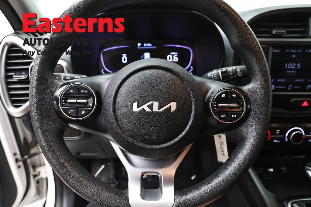 Used 2023 Kia Soul LX FWD image 12
