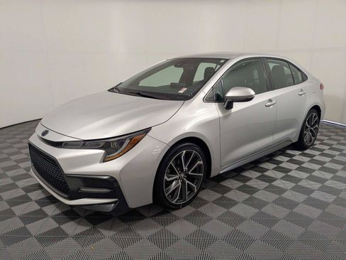 Used 2022 Toyota Corolla SE FWD image 2