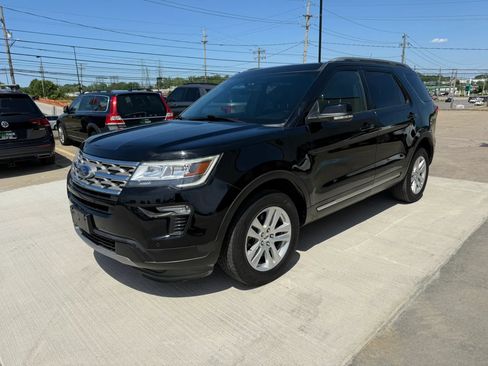 Used 2018 Ford Explorer XLT w/ Equipment Group 202A AWD/4WD image 6