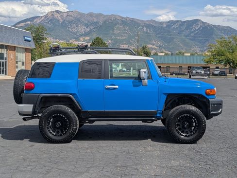 Used 2007 Toyota FJ Cruiser 4WD w/ Convenience Pkg image 2