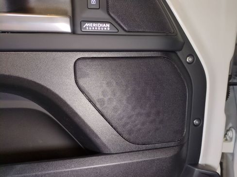 New 2026 Land Rover Defender 110 X-Dynamic SE image 13