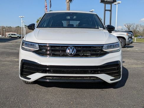 Used 2022 Volkswagen Tiguan SE R-Line image 9