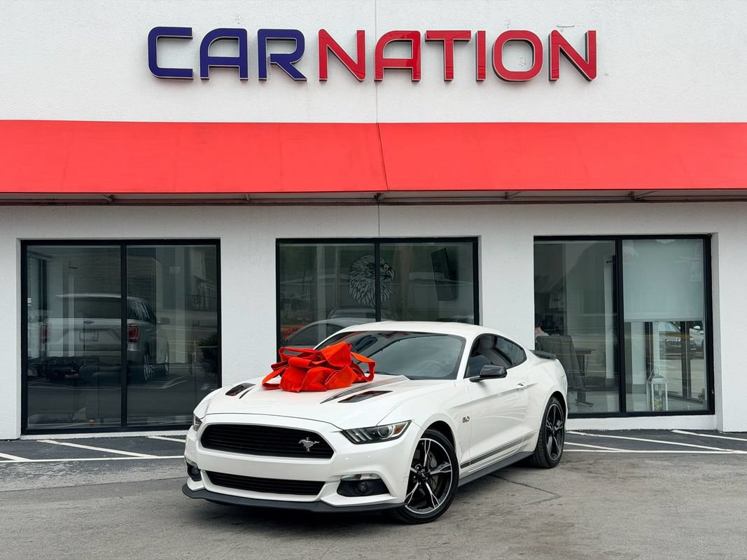 Used 2017 Ford Mustang GT Premium w/ Equipment Group 401A RWD image 2