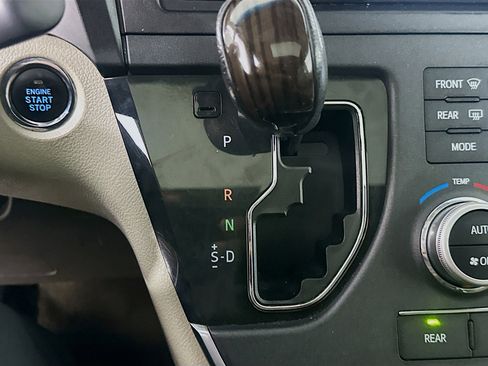 Used 2017 Toyota Sienna XLE image 22