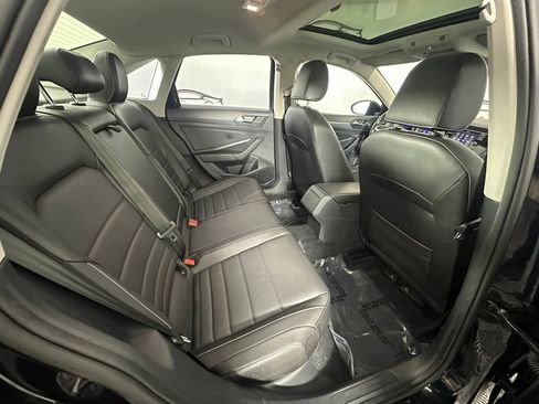Used 2022 Volkswagen Jetta SE w/ Panoramic Sunroof Package image 26
