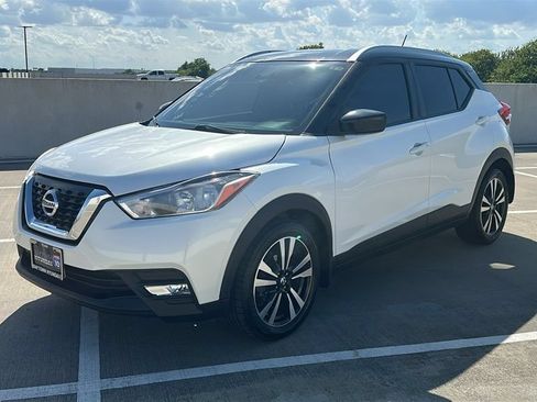 Used 2018 Nissan Kicks SV FWD image 9