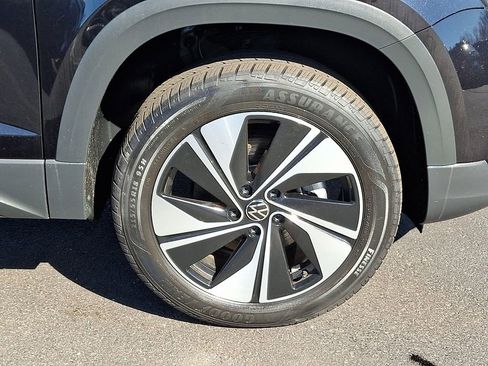 Certified 2023 Volkswagen Taos SE image 8