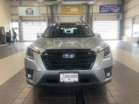 Used 2024 Subaru Forester Premium AWD/4WD image 2