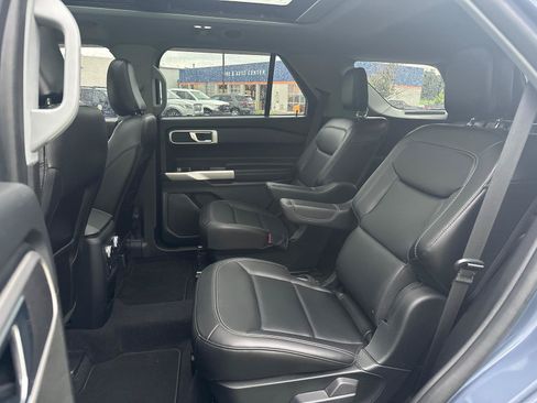 Used 2021 Ford Explorer XLT w/ Equipment Group 202A AWD/4WD image 7