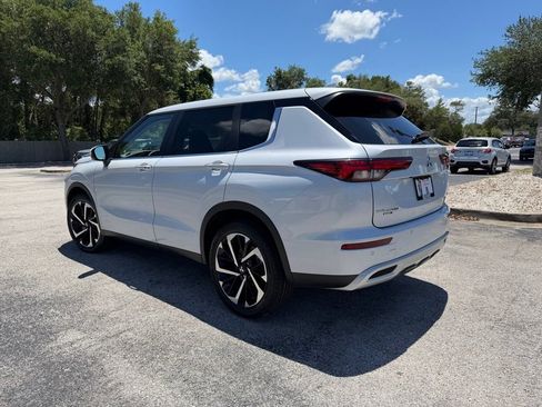Used 2023 Mitsubishi Outlander SE FWD image 6