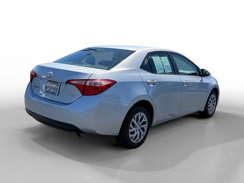 Used 2018 Toyota Corolla LE FWD image 5