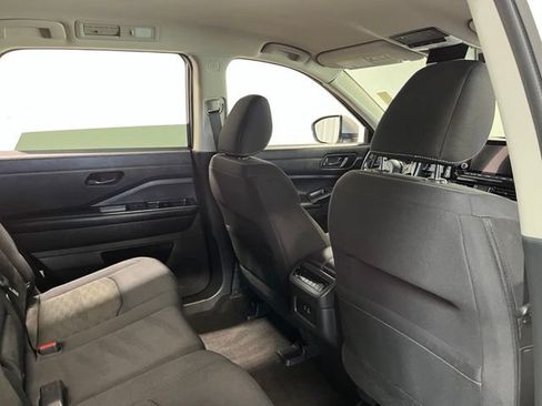 Used 2024 Nissan Pathfinder SV FWD image 14