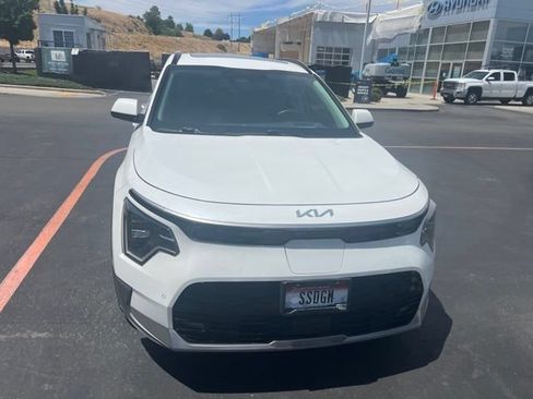 Used 2023 Kia Niro Wave w/ Wave Preserve Package FWD image 8
