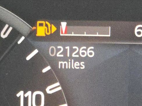 Used 2023 Land Rover Defender 110 X-Dynamic SE image 10