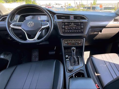 Used 2024 Volkswagen Tiguan SE AWD/4WD image 32