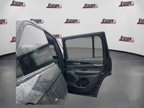 Used 2024 Jeep Grand Cherokee Trailhawk w/ Luxury Tech Group III image 16