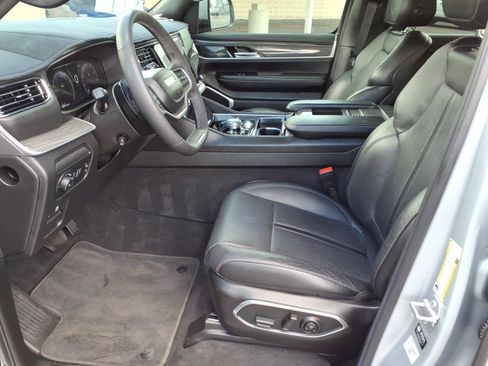 Used 2022 Jeep Wagoneer Series III w/ Flexible Seating Group AWD/4WD image 24