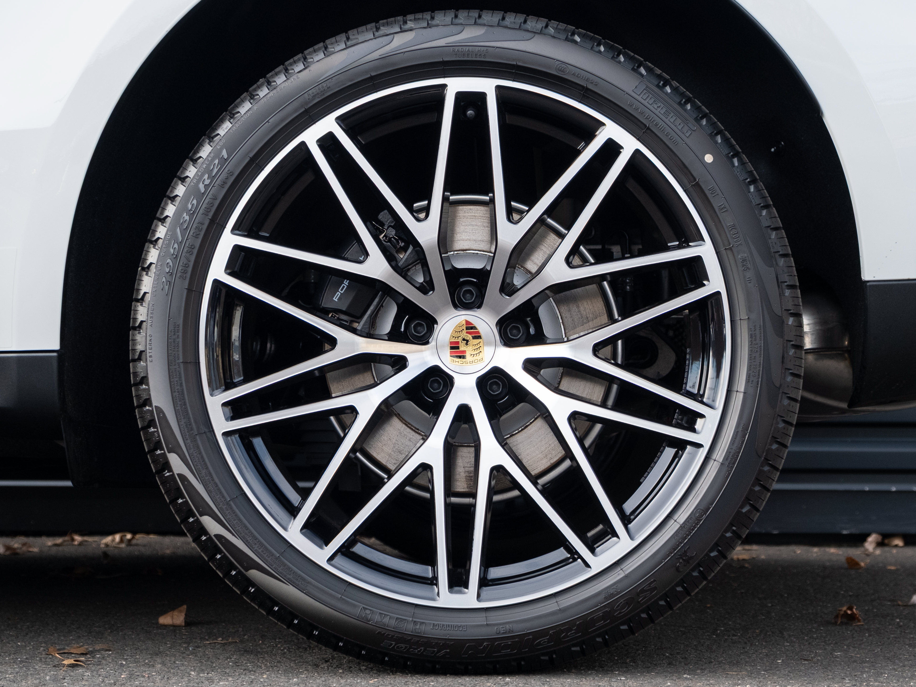 Certified 2026 Porsche Macan AWD/4WD image 13