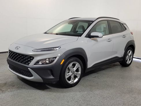 Used 2023 Hyundai Kona SEL FWD image 3