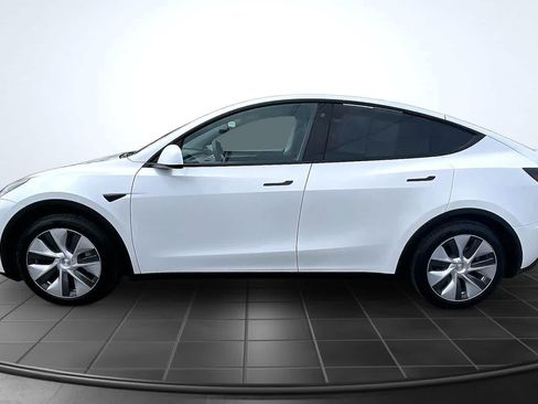 Used 2023 Tesla Model Y Long Range AWD/4WD image 3