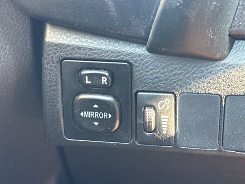 Used 2017 Toyota Corolla SE w/ Carpet Mat Package (TMS) FWD image 24